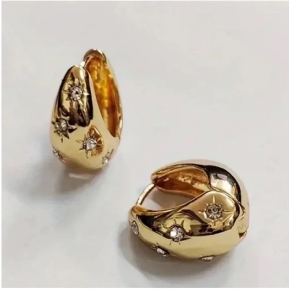 New! Anthropologie Aster Gold Plated Hoop Huggie Earrings (1026) NWOT - Picture 2 of 3